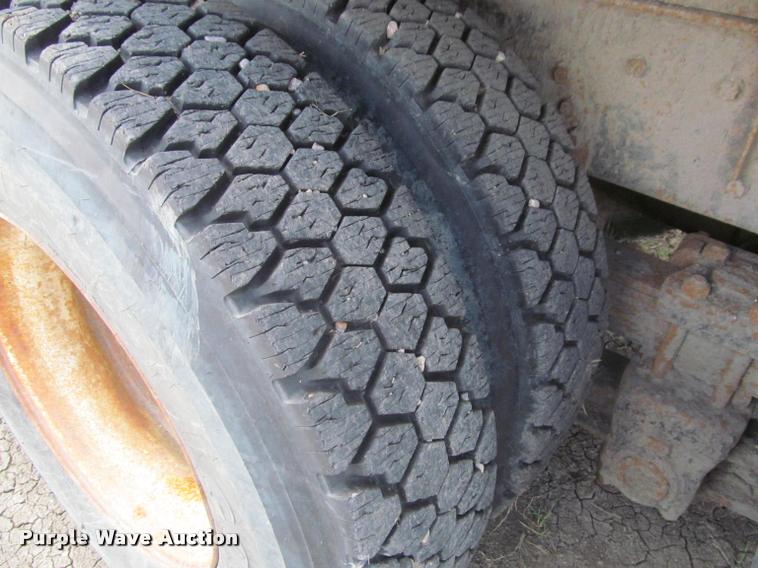 image for item K3898 1998 International 2554 dump truck