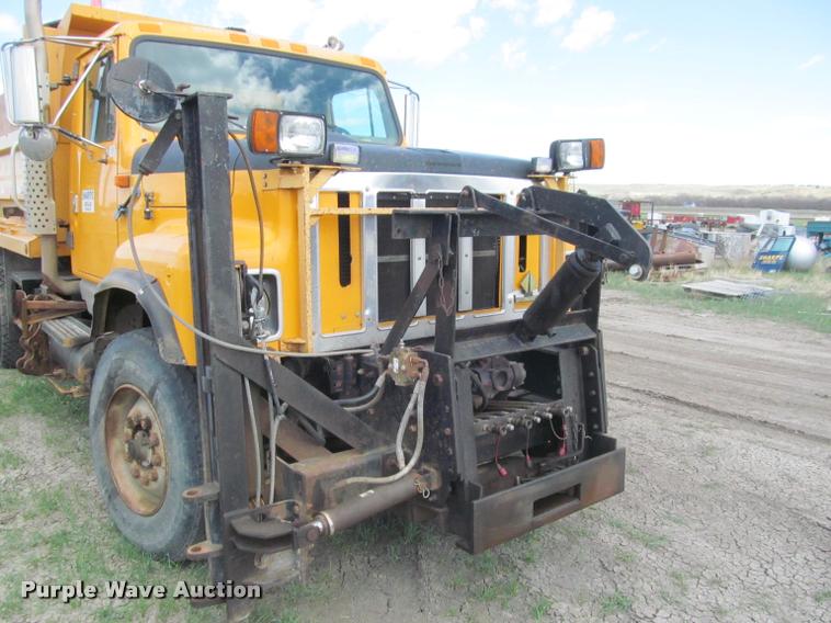 image for item K3898 1998 International 2554 dump truck