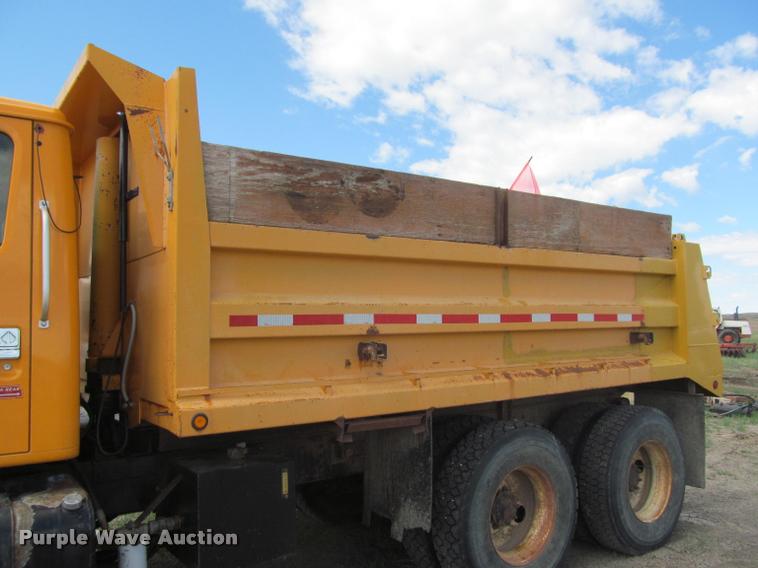 image for item K3898 1998 International 2554 dump truck