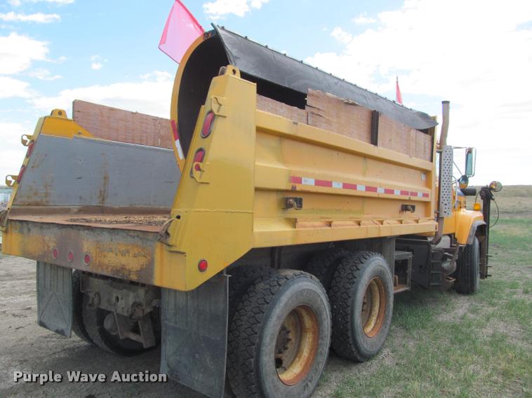 image for item K3898 1998 International 2554 dump truck