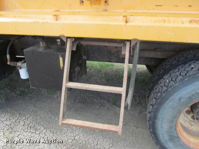 image for item K3898 1998 International 2554 dump truck