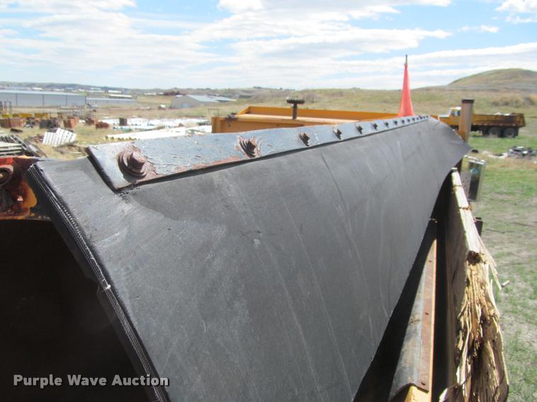 image for item K3898 1998 International 2554 dump truck