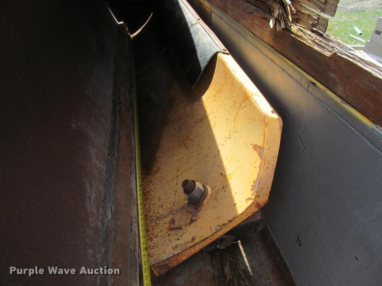 image for item K3898 1998 International 2554 dump truck