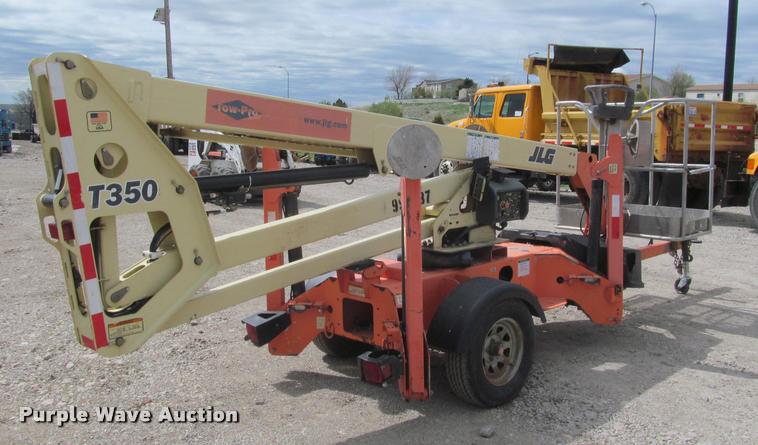 image for item K3947 2007 JLG T350 towable boom lift