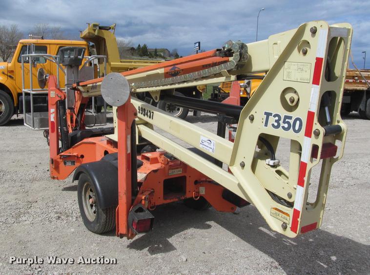 image for item K3947 2007 JLG T350 towable boom lift