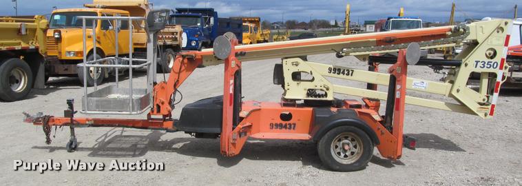 image for item K3947 2007 JLG T350 towable boom lift