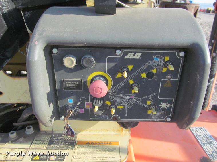 image for item K3947 2007 JLG T350 towable boom lift