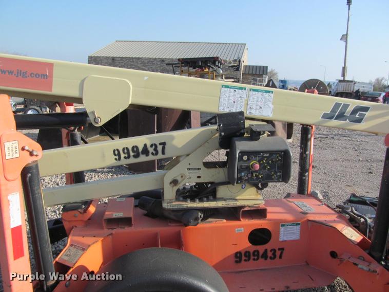 image for item K3947 2007 JLG T350 towable boom lift