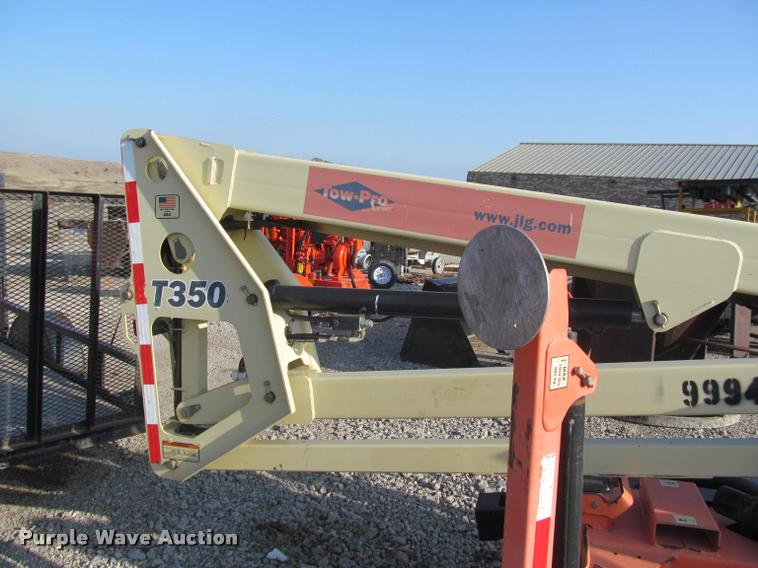 image for item K3947 2007 JLG T350 towable boom lift