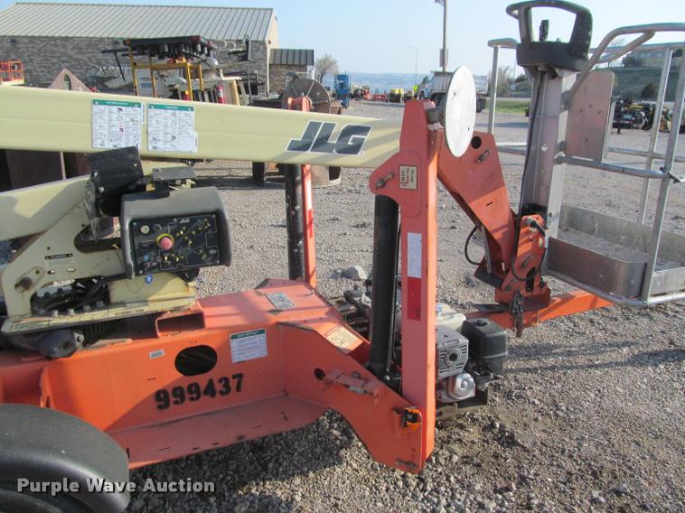 image for item K3947 2007 JLG T350 towable boom lift