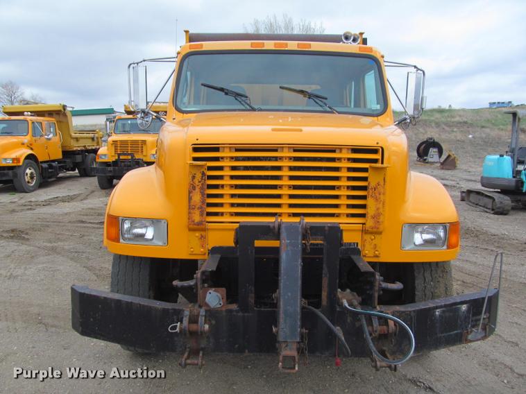 image for item K3948 2002 International 4900 Crew Cab dump truck