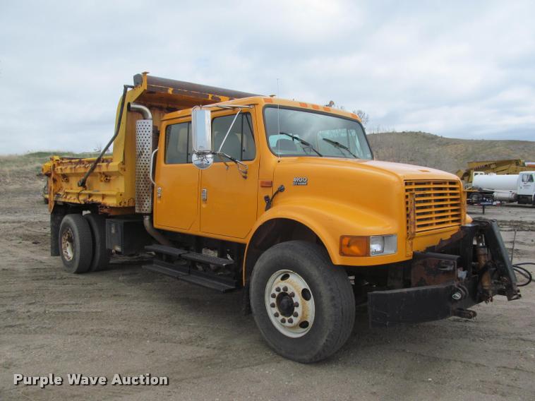 image for item K3948 2002 International 4900 Crew Cab dump truck