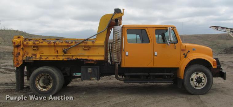 image for item K3948 2002 International 4900 Crew Cab dump truck