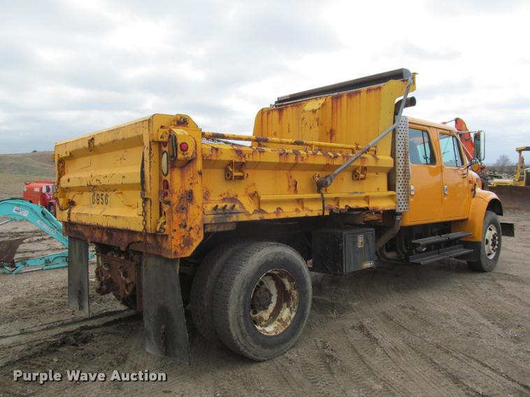 image for item K3948 2002 International 4900 Crew Cab dump truck