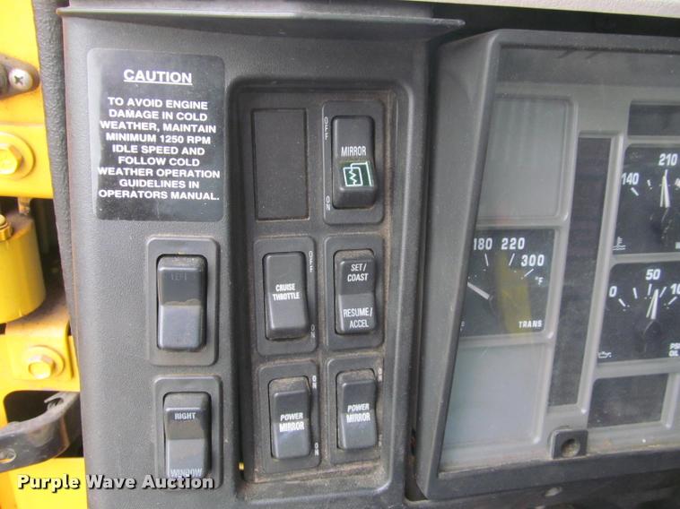 image for item K3948 2002 International 4900 Crew Cab dump truck