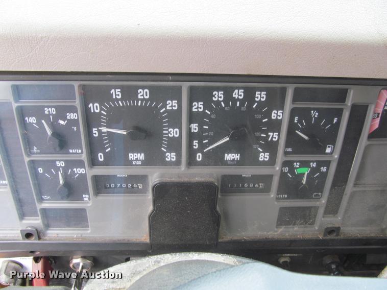 image for item K3948 2002 International 4900 Crew Cab dump truck