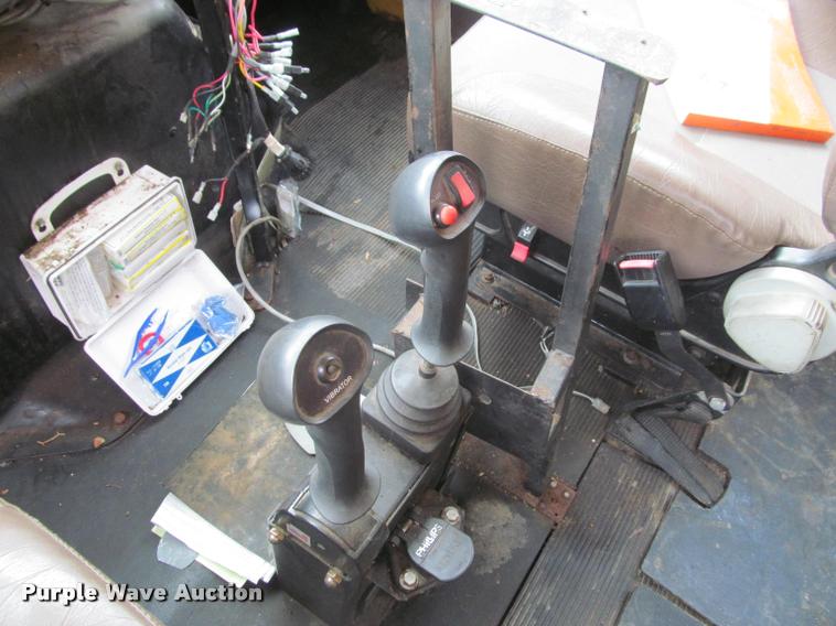 image for item K3948 2002 International 4900 Crew Cab dump truck