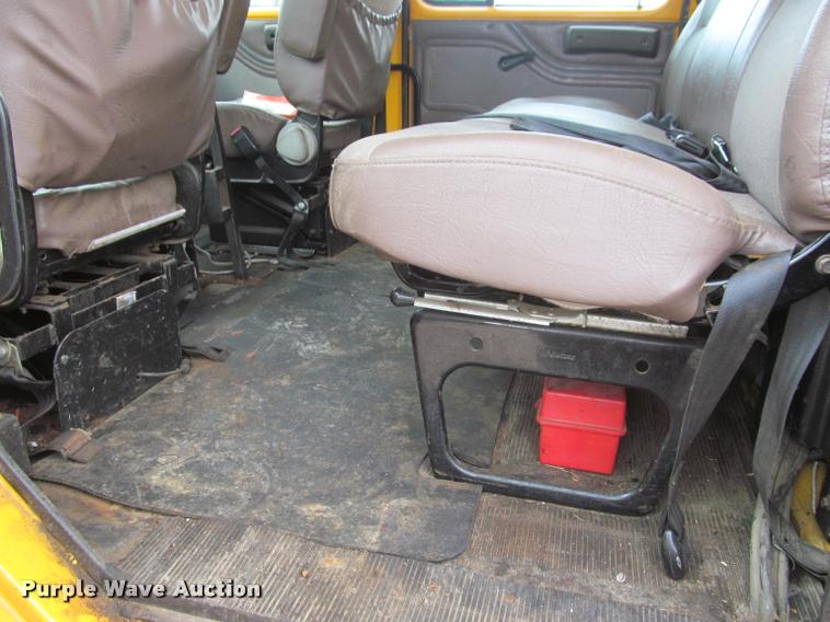 image for item K3948 2002 International 4900 Crew Cab dump truck