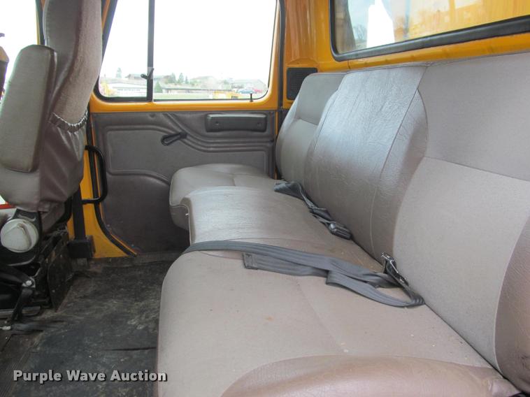 image for item K3948 2002 International 4900 Crew Cab dump truck