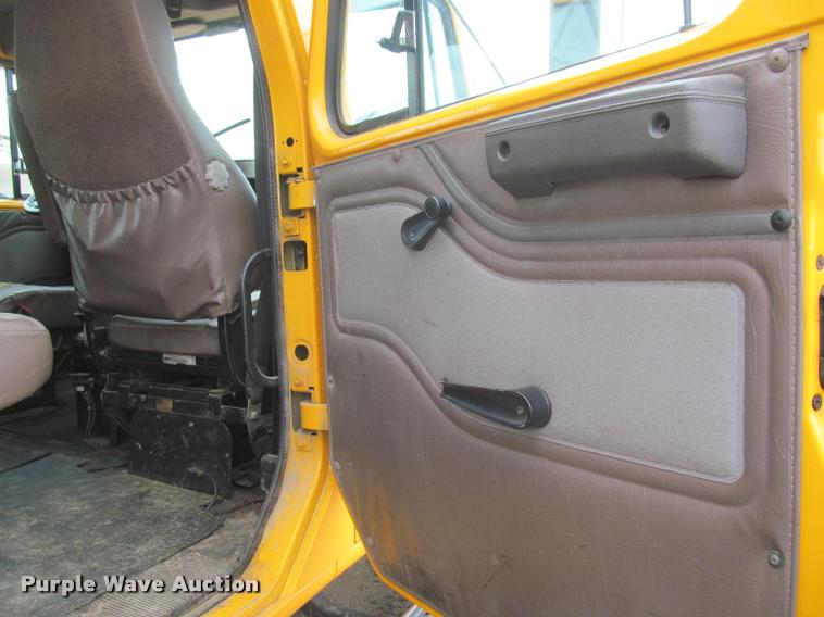 image for item K3948 2002 International 4900 Crew Cab dump truck