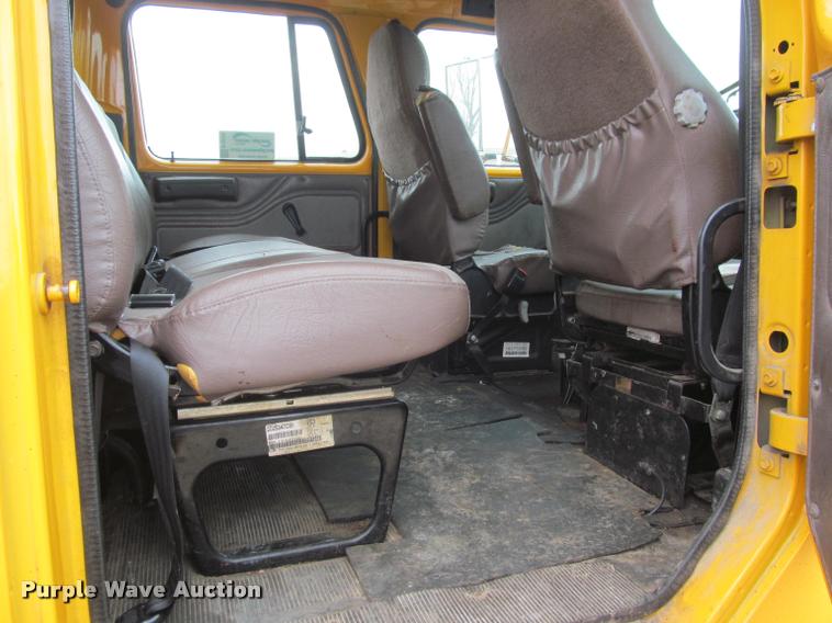 image for item K3948 2002 International 4900 Crew Cab dump truck