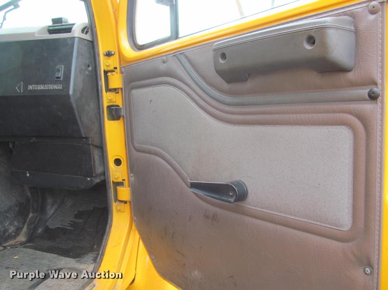 image for item K3948 2002 International 4900 Crew Cab dump truck