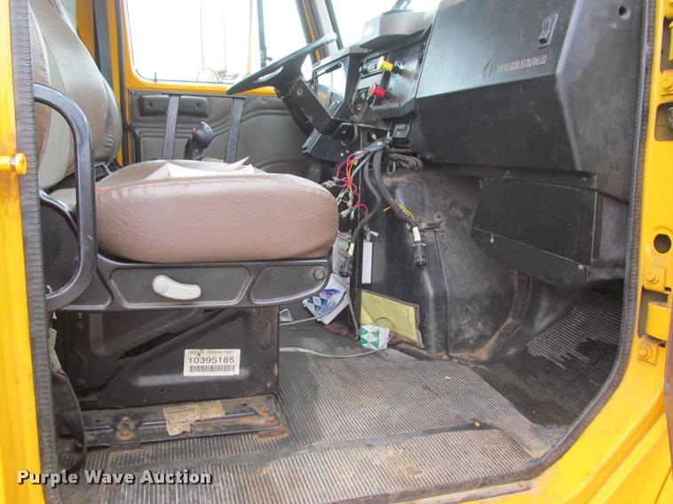 image for item K3948 2002 International 4900 Crew Cab dump truck