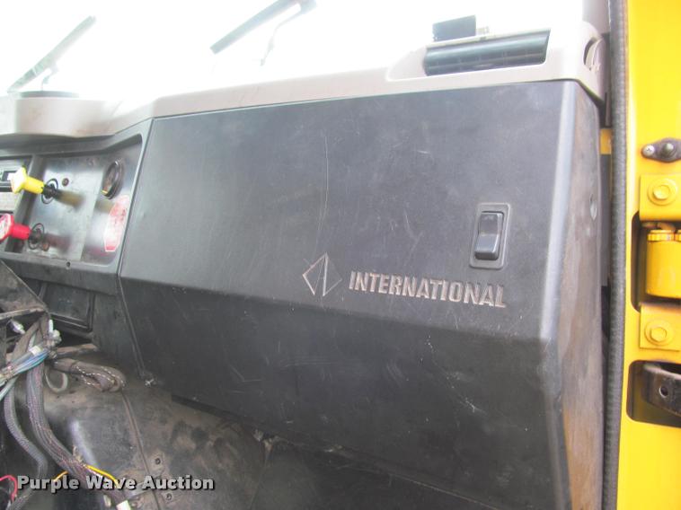 image for item K3948 2002 International 4900 Crew Cab dump truck