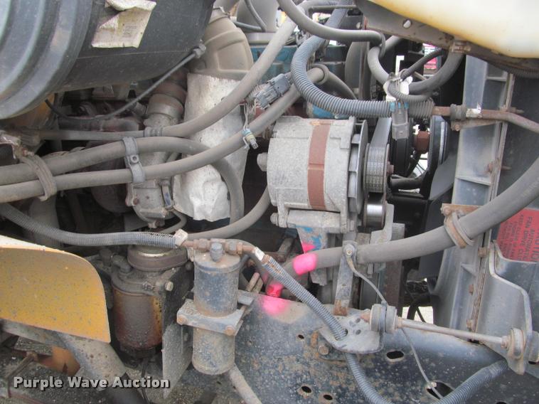 image for item K3948 2002 International 4900 Crew Cab dump truck