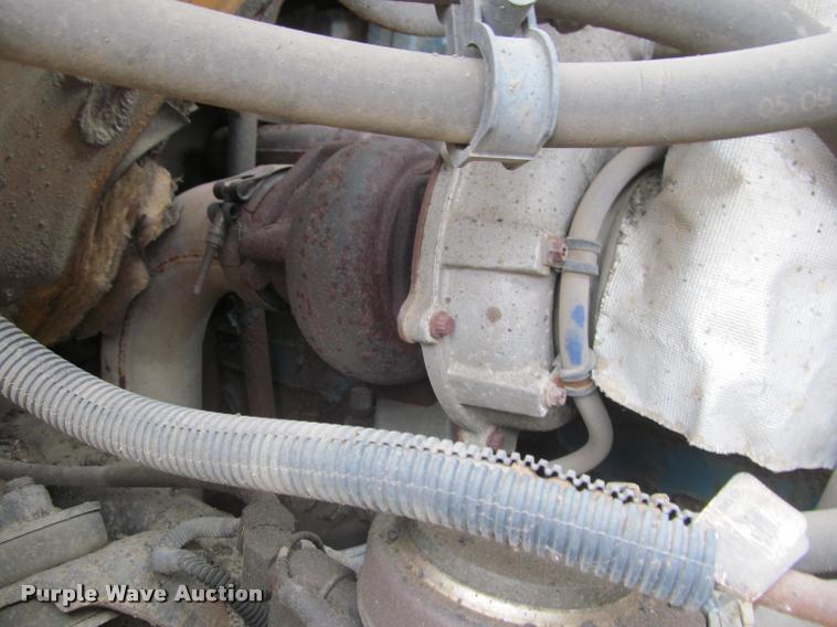 image for item K3948 2002 International 4900 Crew Cab dump truck