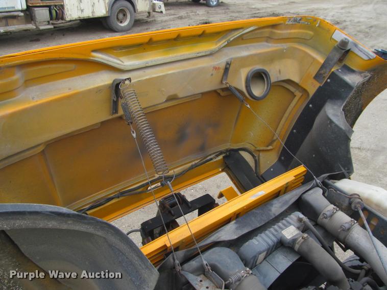 image for item K3948 2002 International 4900 Crew Cab dump truck