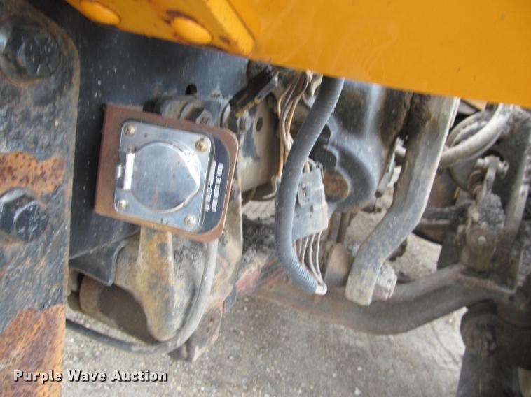 image for item K3948 2002 International 4900 Crew Cab dump truck