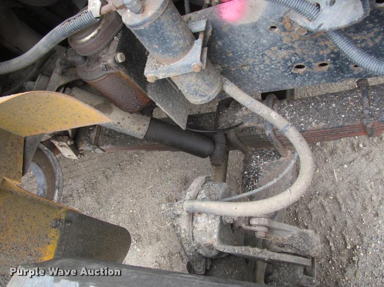 image for item K3948 2002 International 4900 Crew Cab dump truck