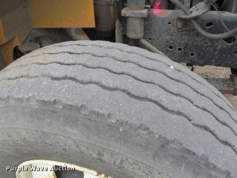 image for item K3948 2002 International 4900 Crew Cab dump truck