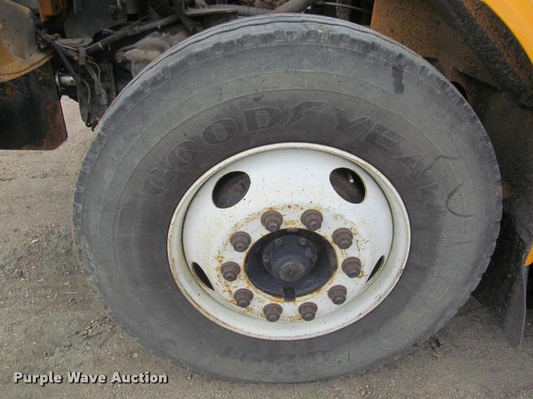 image for item K3948 2002 International 4900 Crew Cab dump truck