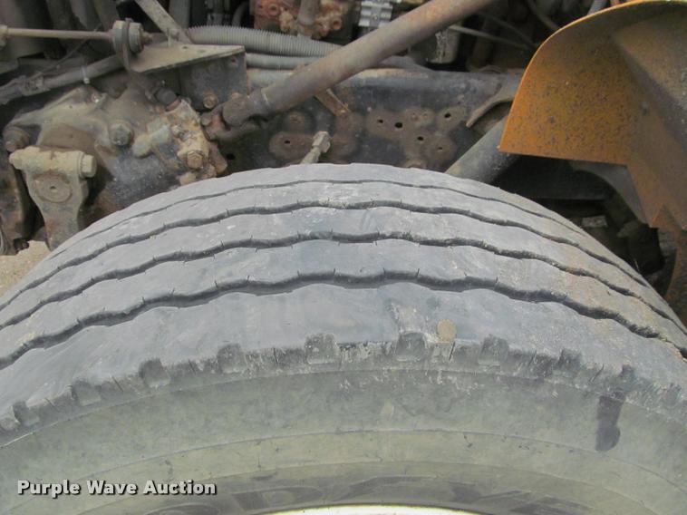 image for item K3948 2002 International 4900 Crew Cab dump truck