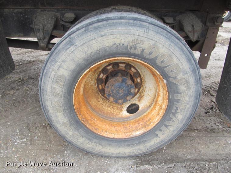 image for item K3948 2002 International 4900 Crew Cab dump truck