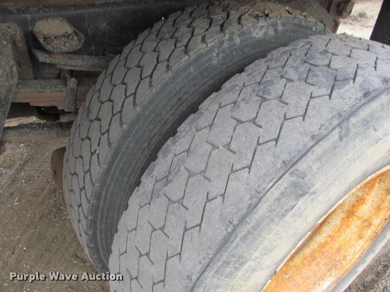 image for item K3948 2002 International 4900 Crew Cab dump truck