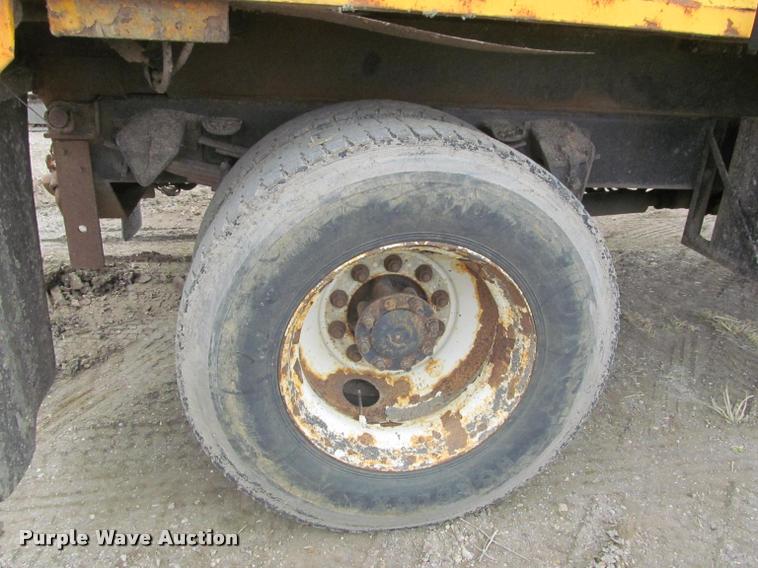 image for item K3948 2002 International 4900 Crew Cab dump truck