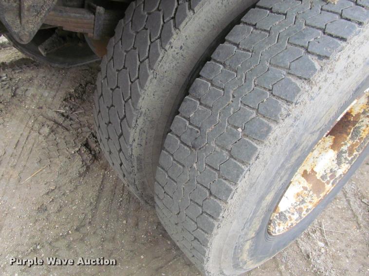 image for item K3948 2002 International 4900 Crew Cab dump truck