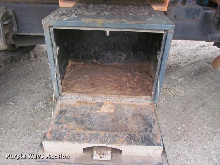 image for item K3948 2002 International 4900 Crew Cab dump truck