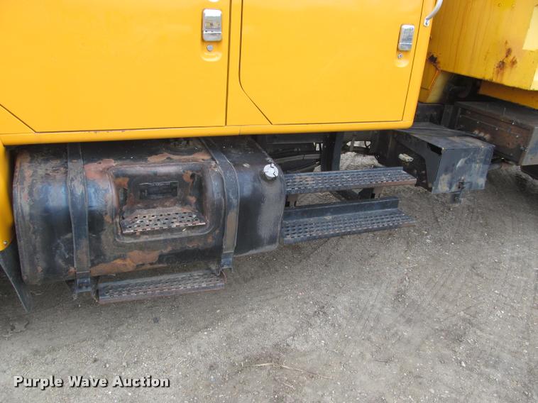 image for item K3948 2002 International 4900 Crew Cab dump truck