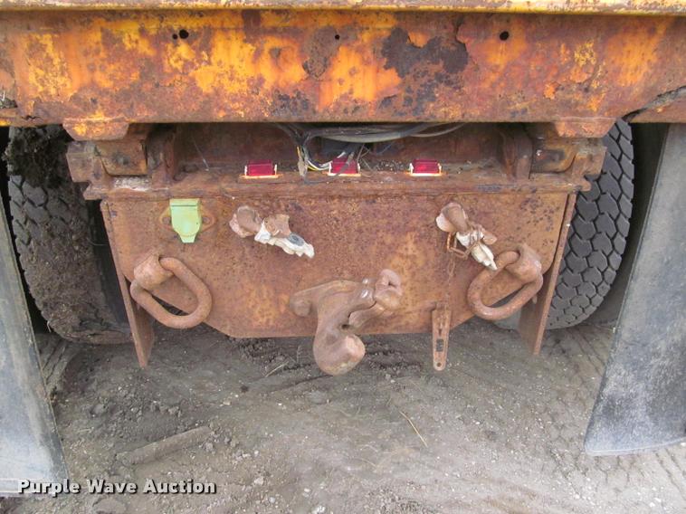 image for item K3948 2002 International 4900 Crew Cab dump truck