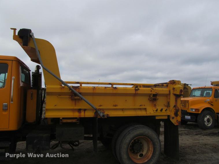 image for item K3948 2002 International 4900 Crew Cab dump truck