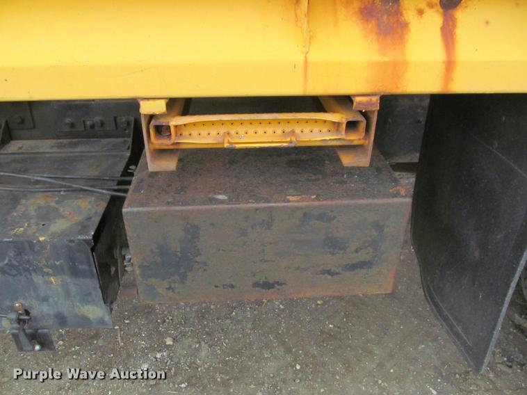 image for item K3948 2002 International 4900 Crew Cab dump truck