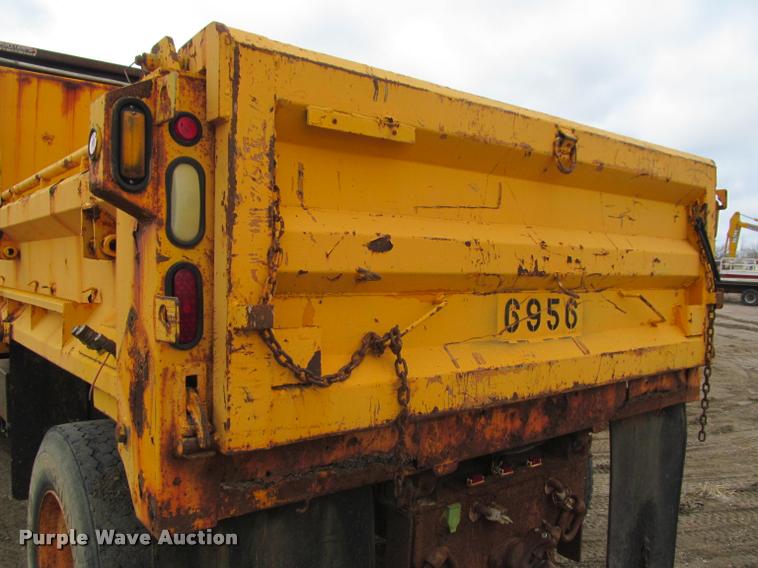 image for item K3948 2002 International 4900 Crew Cab dump truck