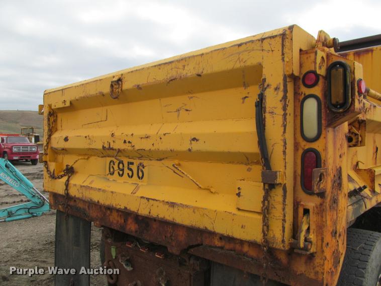 image for item K3948 2002 International 4900 Crew Cab dump truck