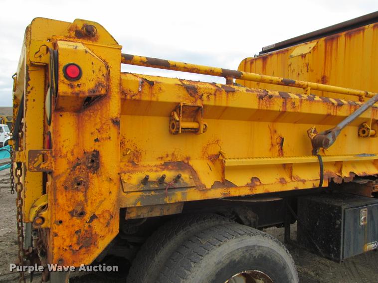 image for item K3948 2002 International 4900 Crew Cab dump truck