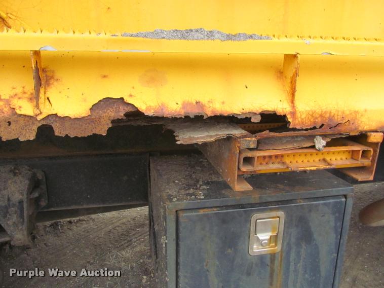 image for item K3948 2002 International 4900 Crew Cab dump truck