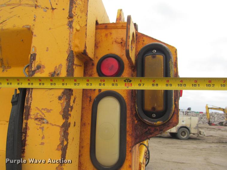 image for item K3948 2002 International 4900 Crew Cab dump truck